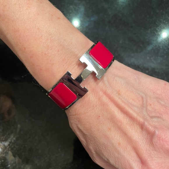Hermes Clic Clac wide bracelet in red and silver. - Picture 2 of 6